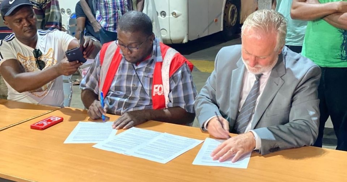 Signature de l'accord professionnel du transport scolaire à Mayotte