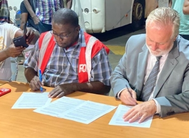 Signature de l'accord professionnel du transport scolaire à Mayotte