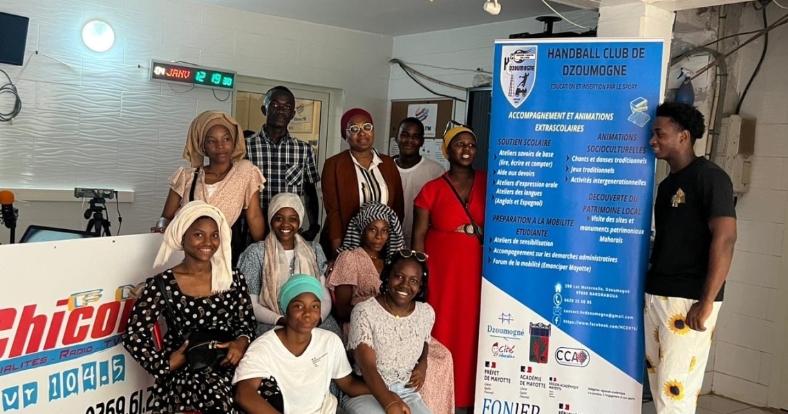 9 jeunes du Handball Club de Dzoumogné (HCD) en immersion à CHICONI FM