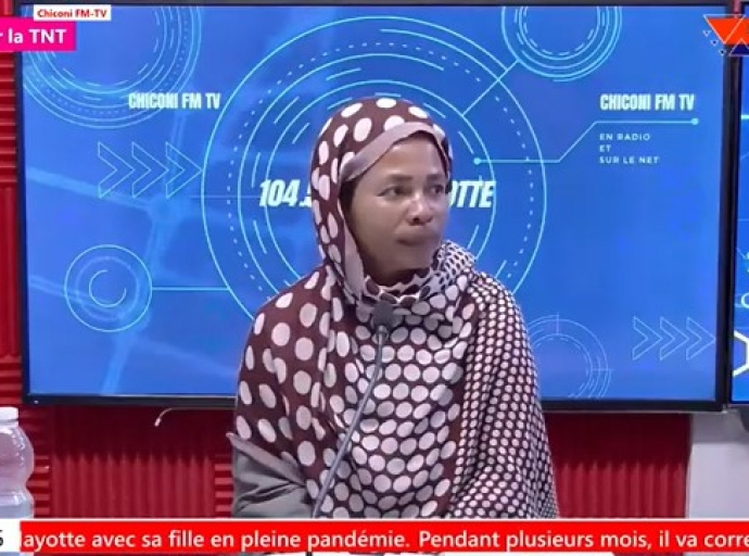 Chiconi FM TV - Les nouvelles insolites, Roman publié dans Les 3 Colonnes 